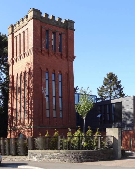 Luxury Water Tower I Roof Bar I Cinema Villa Cardiff Buitenkant foto