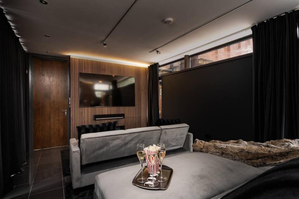 Luxury Water Tower I Roof Bar I Cinema Villa Cardiff Buitenkant foto