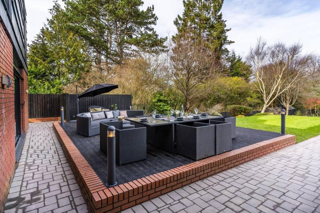 Luxury Water Tower I Roof Bar I Cinema Villa Cardiff Buitenkant foto